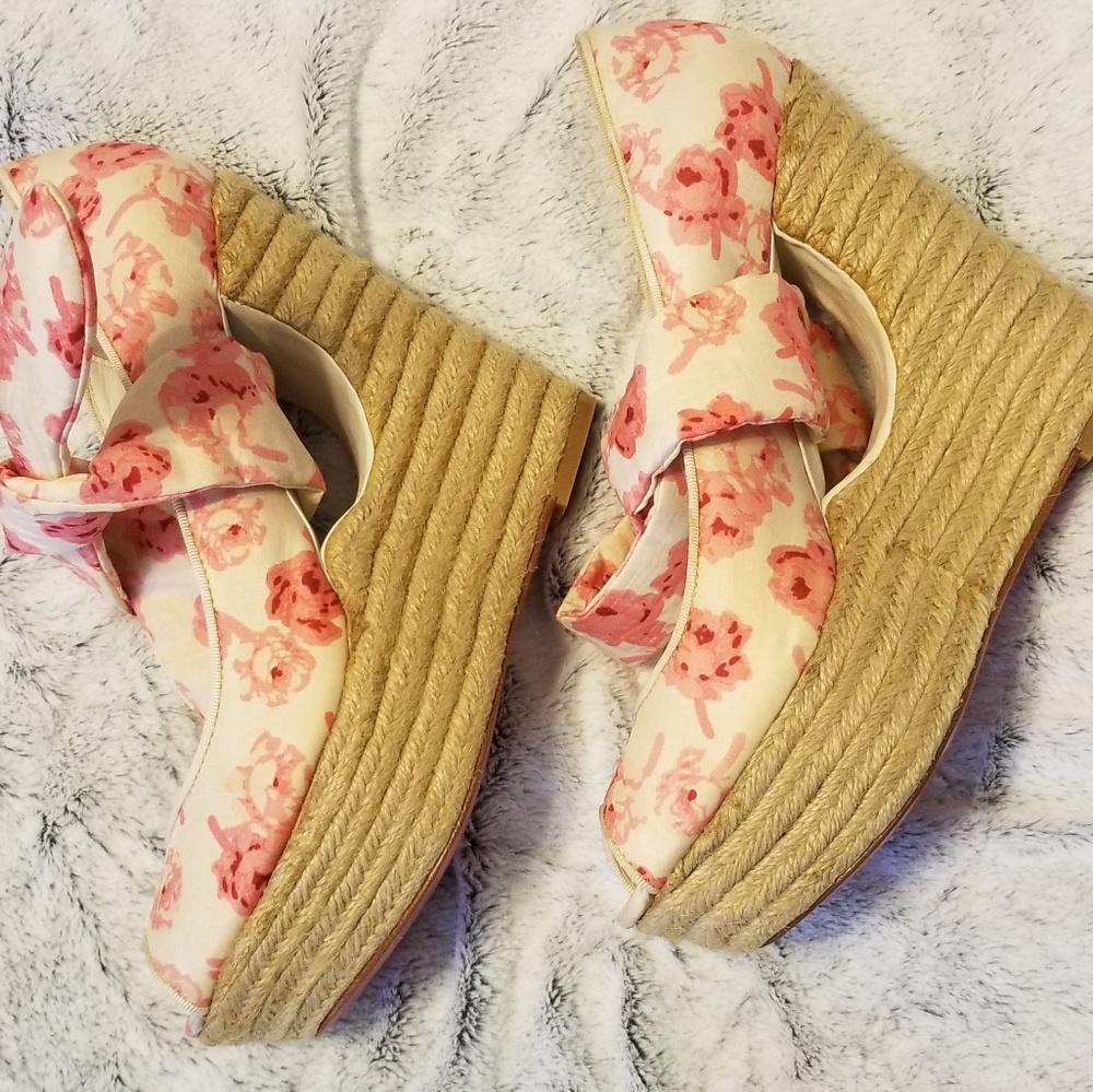 Betsey Johnson white pink floral wedges 9
